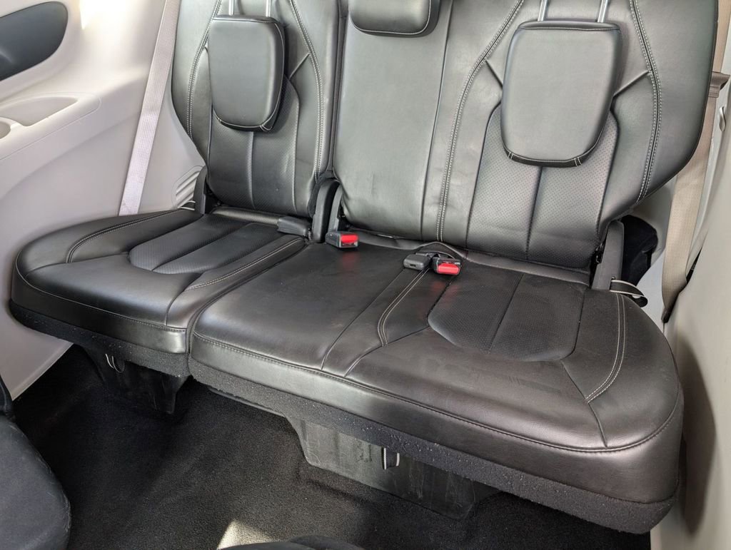 Used 2023 Chrysler Pacifica Touring-L image 45