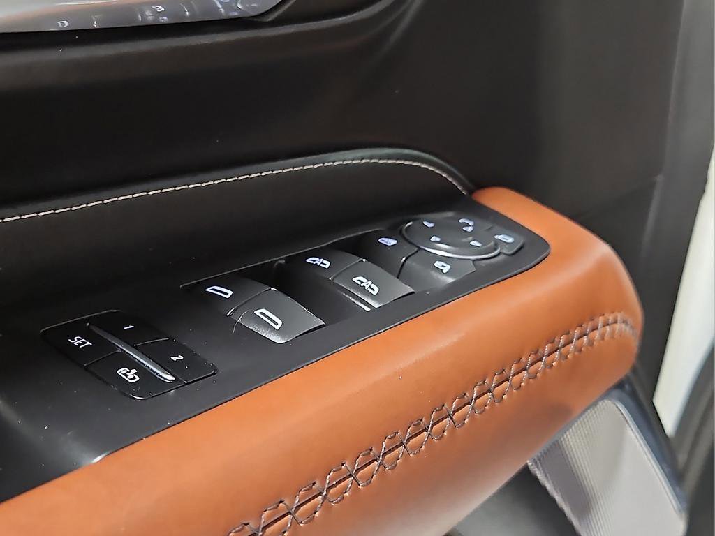 Used 2024 GMC Yukon Denali Ultimate image 18