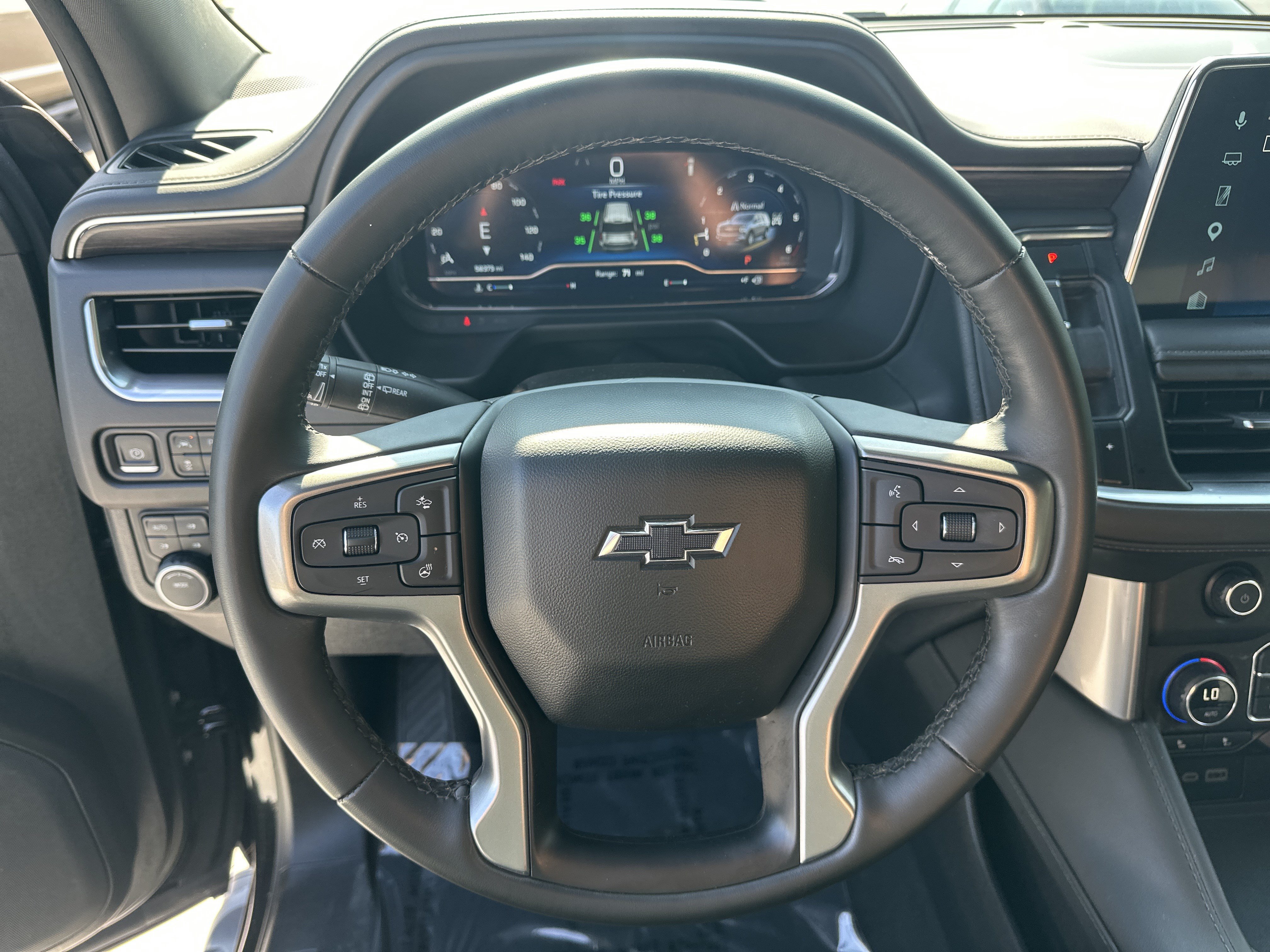 Used 2024 Chevrolet Tahoe Z71 w/ Luxury Package AWD/4WD image 18