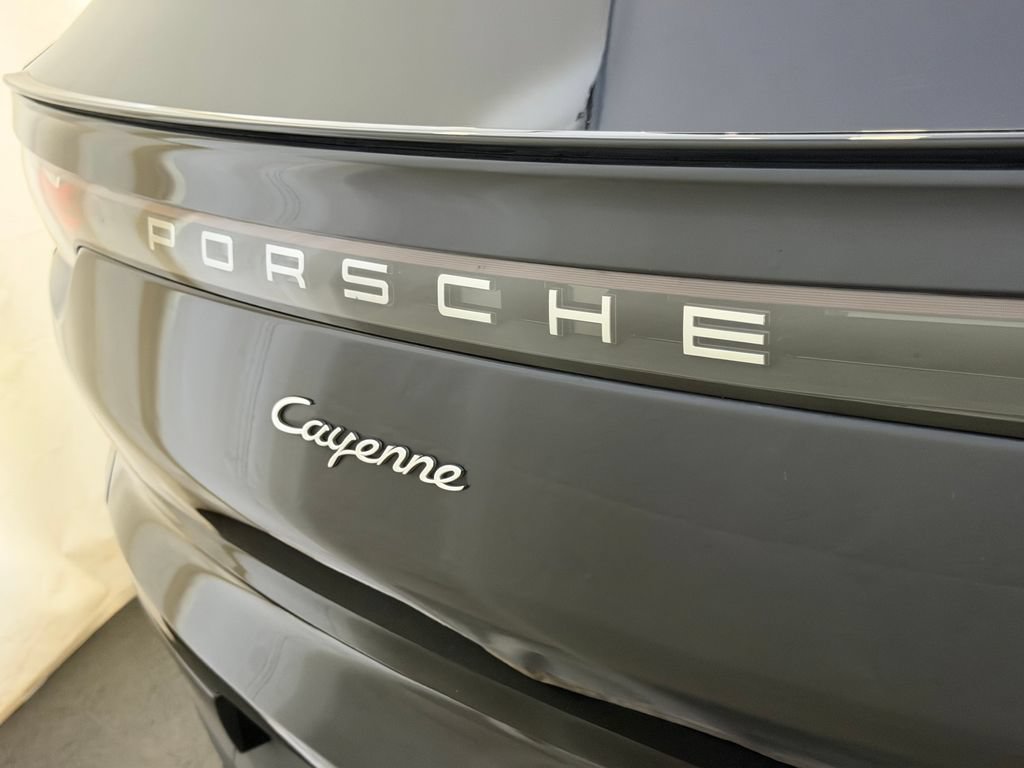 Certified 2023 Porsche Cayenne Coupe AWD/4WD image 24