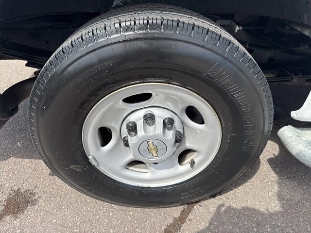 Used 2024 Chevrolet Express 2500 w/ Driver Convenience Package RWD image 34
