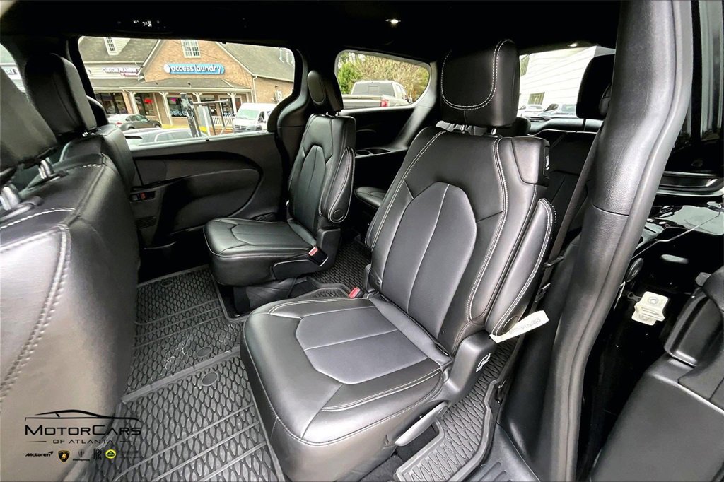Used 2025 Chrysler Pacifica Select image 24