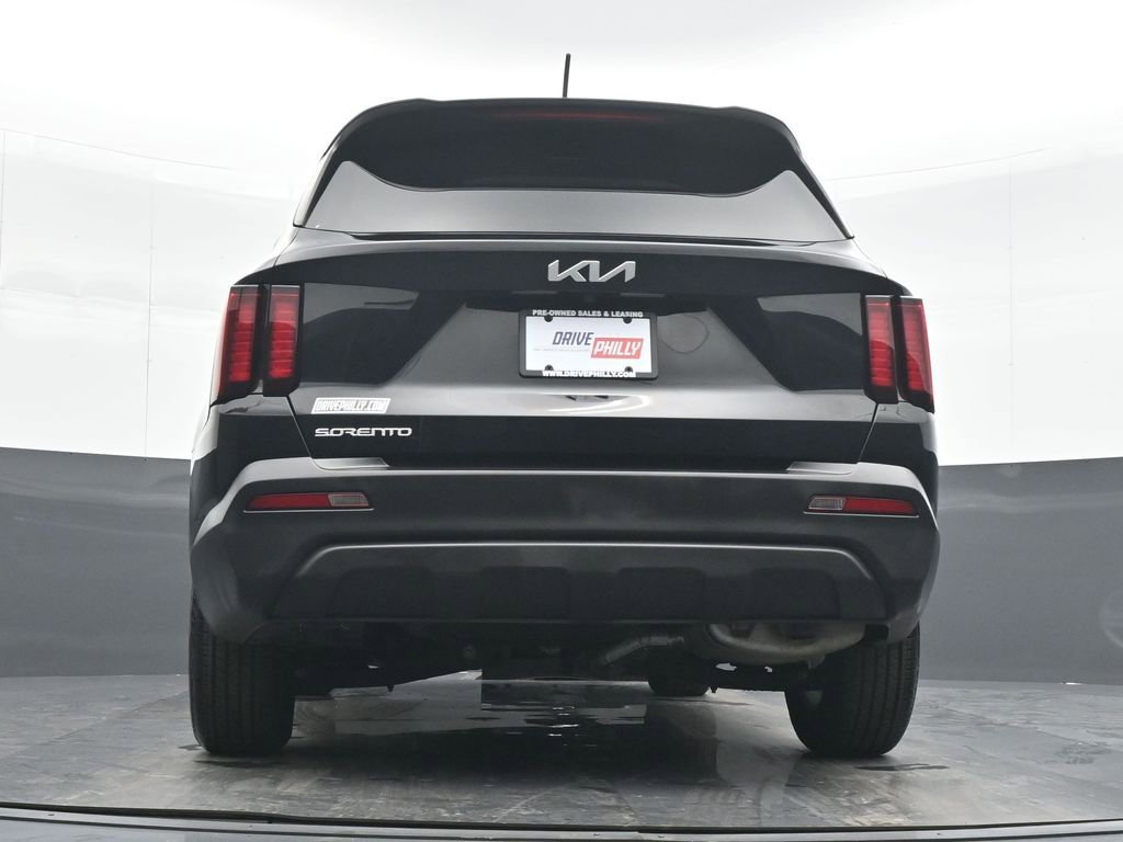Used 2023 Kia Sorento LX image 19
