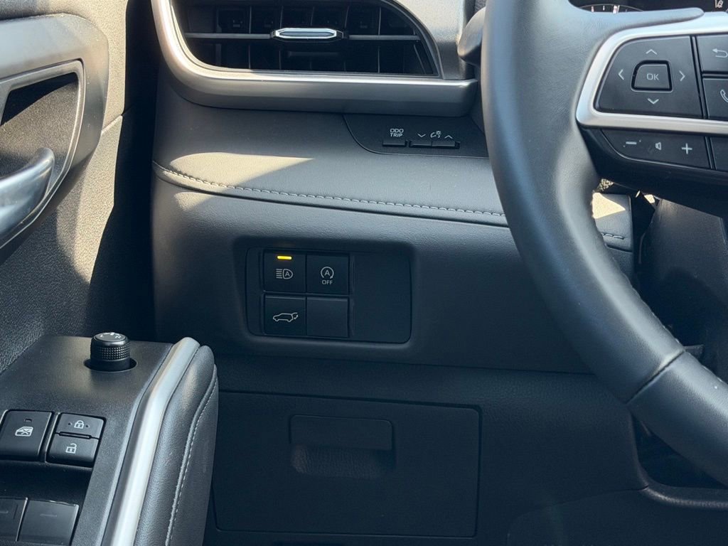 Used 2026 Toyota Highlander XLE image 23