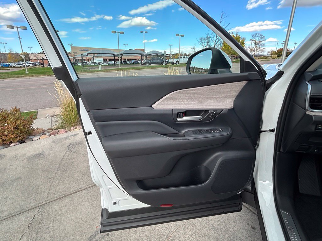 Used 2026 Toyota Grand Highlander AWD Hybrid image 7