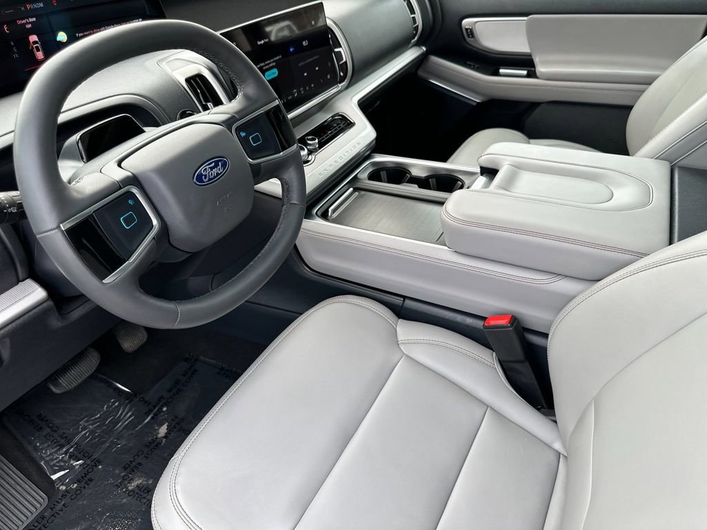 Certified 2025 Ford Expedition Active image 9
