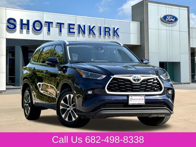 Used 2022 Toyota Highlander XLE FWD image 1