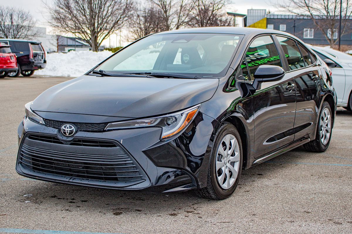 Used 2023 Toyota Corolla LE FWD image 3