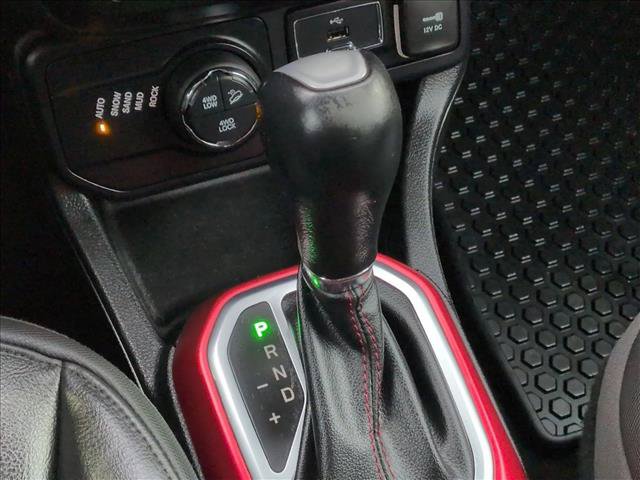 Used 2019 Jeep Renegade Trailhawk AWD/4WD image 12