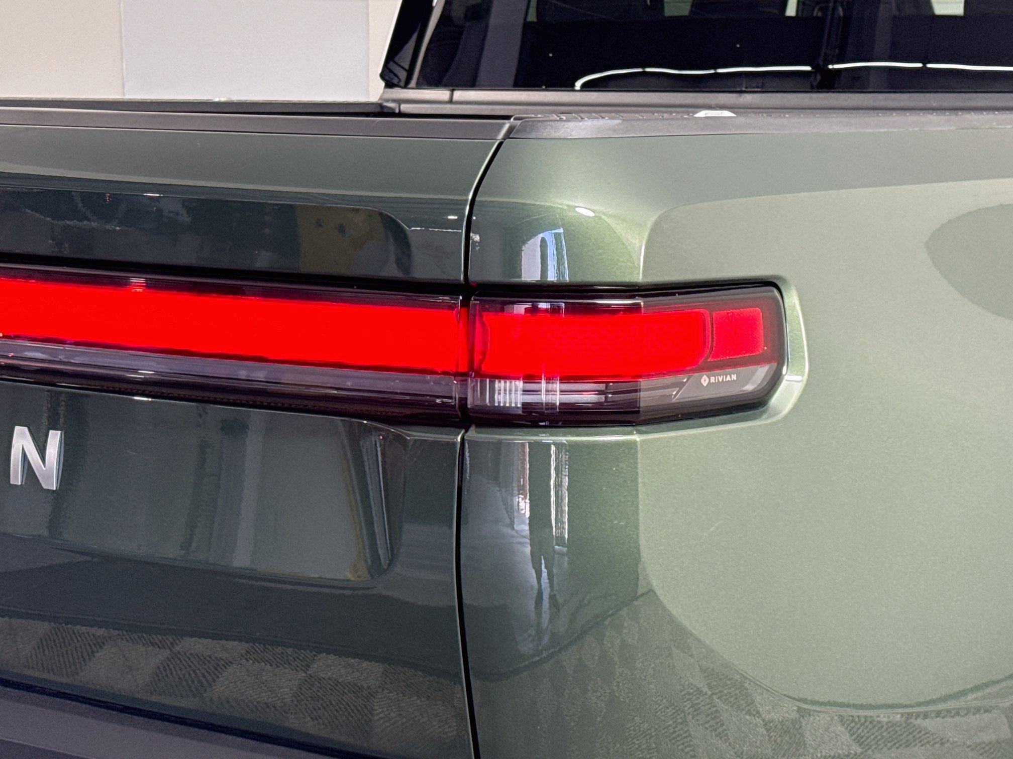 Used 2024 Rivian R1T Adventure AWD/4WD image 33
