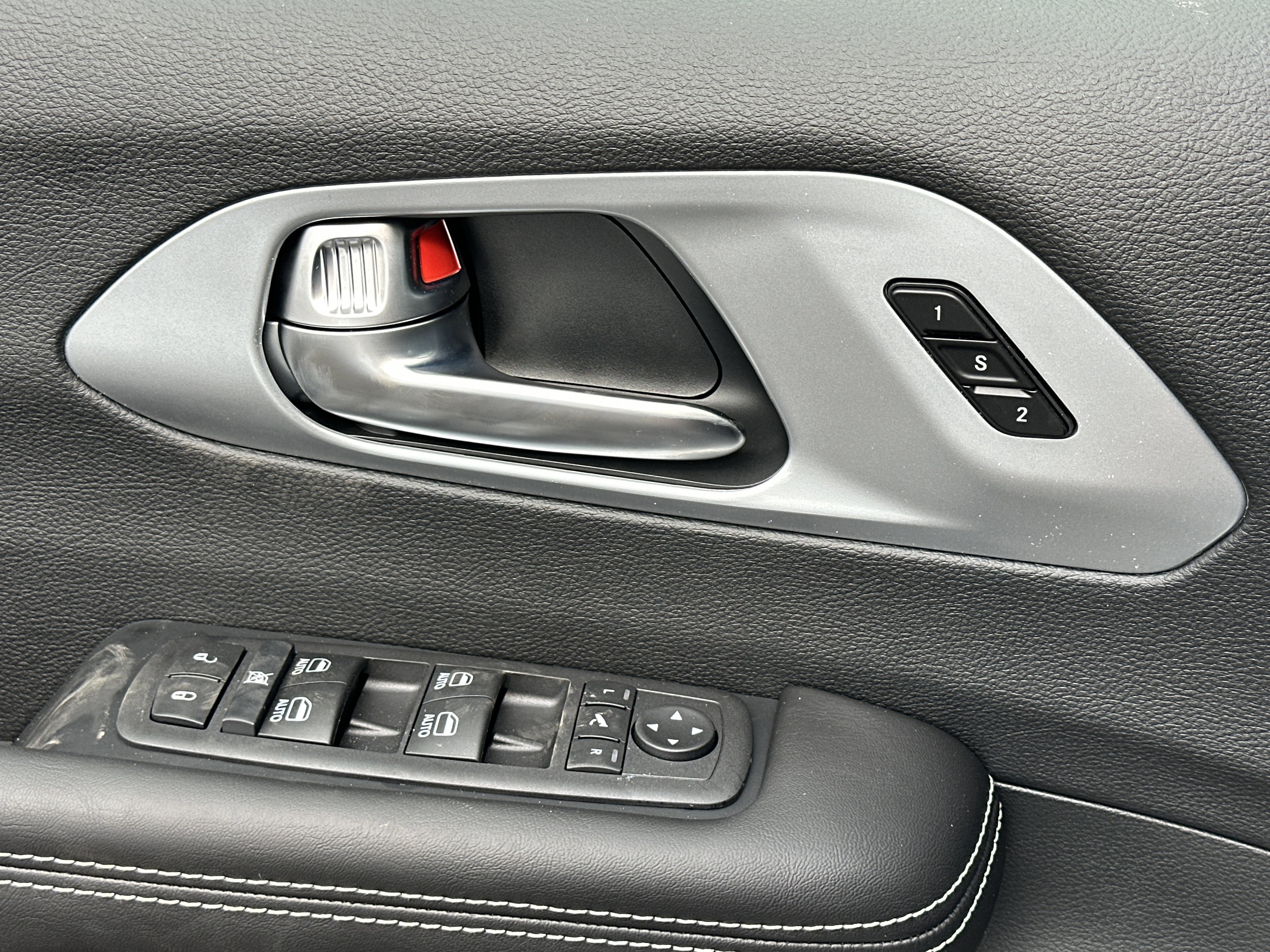 New 2026 Chrysler Pacifica Limited w/ S Appearance Package FWD image 15