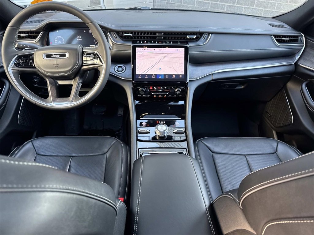 Used 2023 Jeep Grand Cherokee Overland image 16