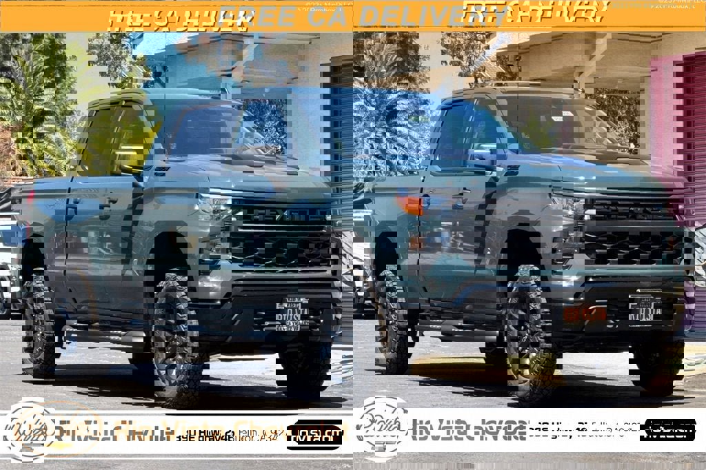 New 2025 Chevrolet Silverado 1500 Custom Trail Boss w/ Dark Appearance Package