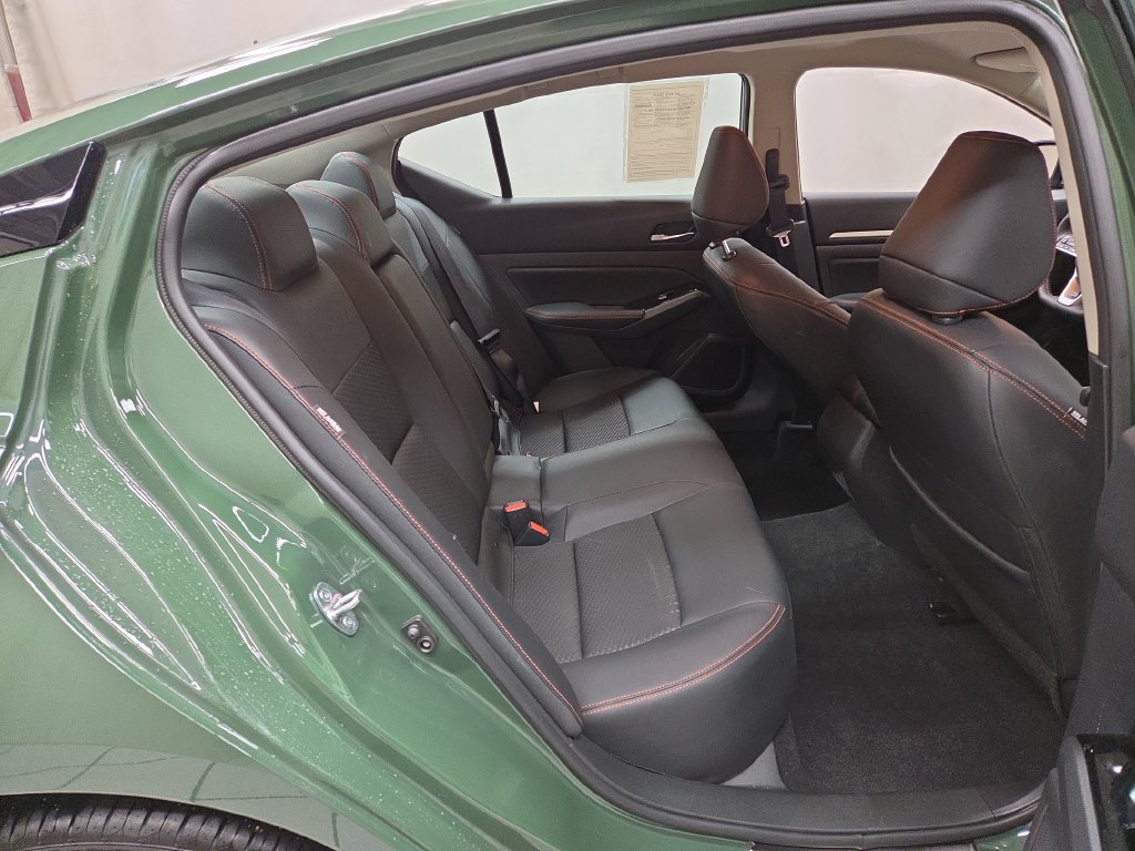 Used 2025 Nissan Altima 2.5 SR AWD/4WD image 9