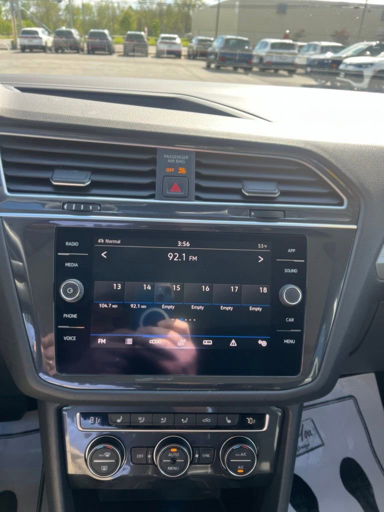 Used 2021 Volkswagen Tiguan SE w/ Panoramic Sunroof Package AWD/4WD image 19