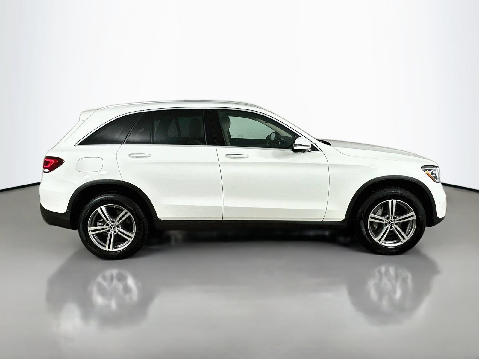 Used 2022 Mercedes-Benz GLC 300 4MATIC image 4
