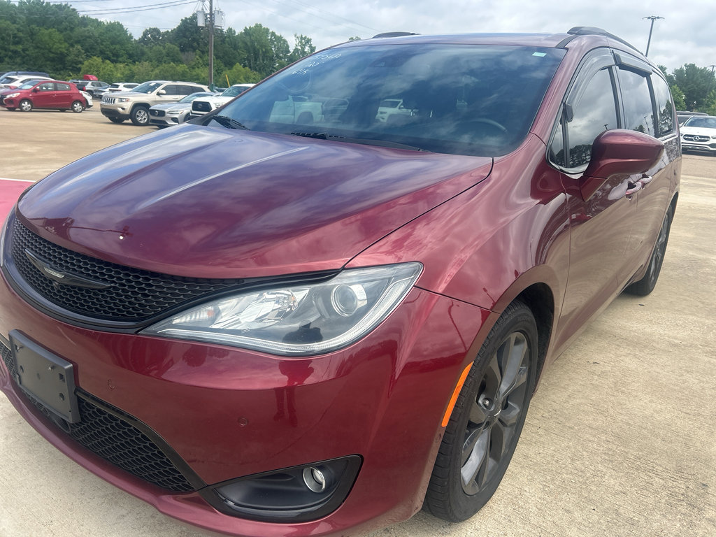 Used 2020 Chrysler Pacifica Touring-L Plus FWD image 1
