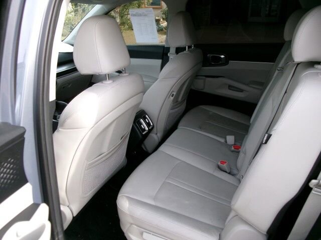 Used 2025 Kia Sorento S w/ Panoramic Sunroof Package image 16