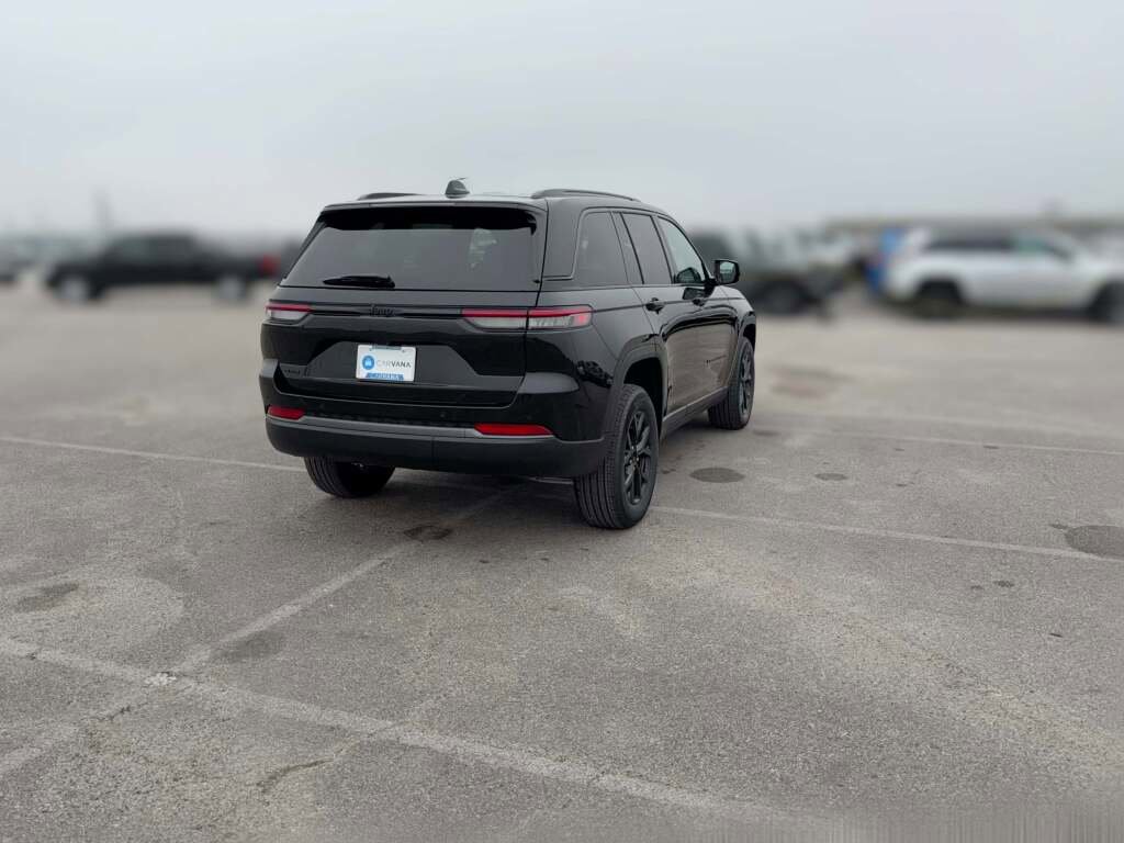 New 2026 Jeep Grand Cherokee Altitude image 11