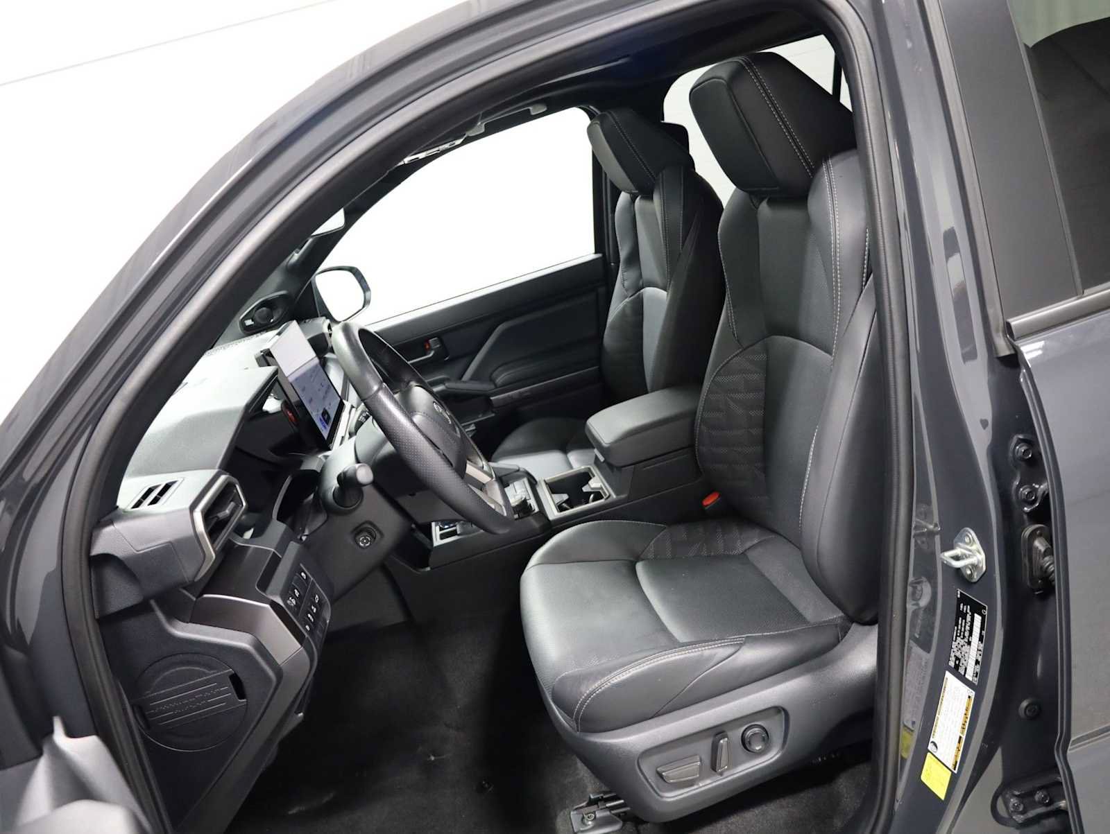 Used 2025 Toyota 4Runner TRD Off-Road Premium AWD/4WD image 5