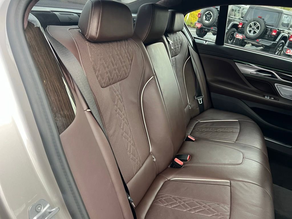 Used 2021 BMW 750i xDrive w/ Executive Package AWD/4WD image 28