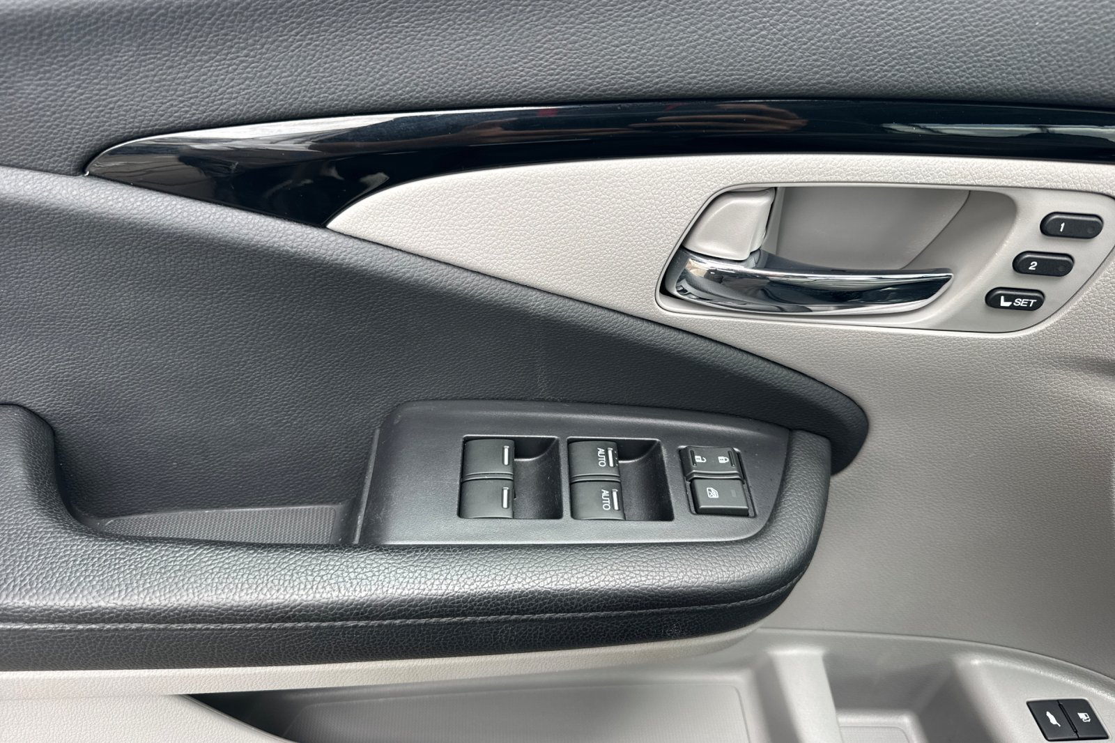 Used 2020 Honda Pilot Touring image 8