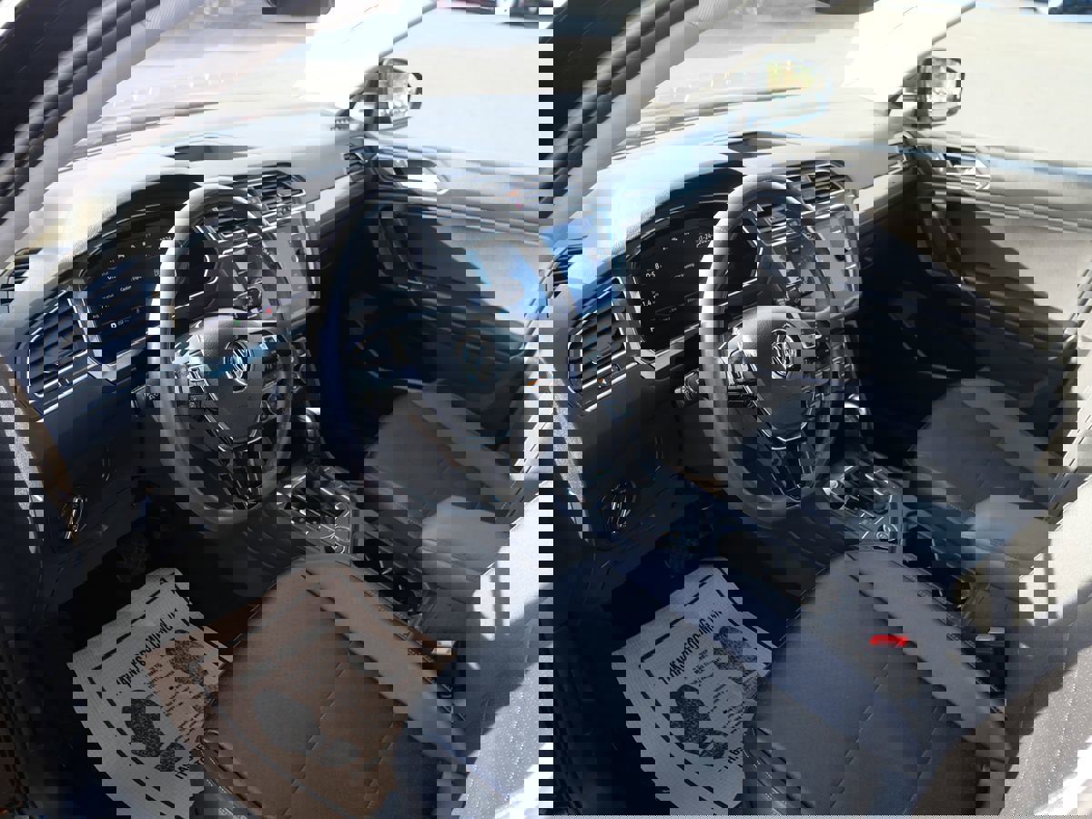 Used 2020 Volkswagen Tiguan SEL image 9