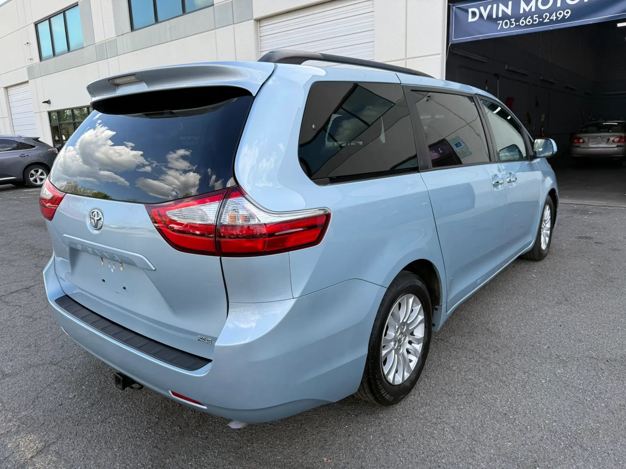 Used 2015 Toyota Sienna XLE image 12