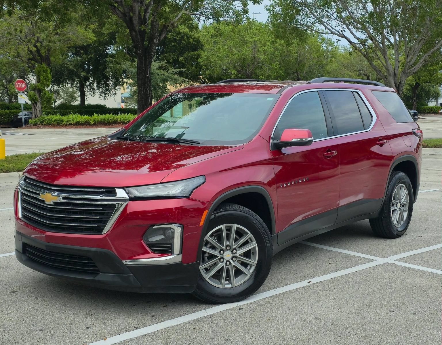Used 2023 Chevrolet Traverse LT FWD image 3