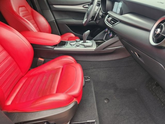Used 2024 Alfa Romeo Stelvio Veloce image 13
