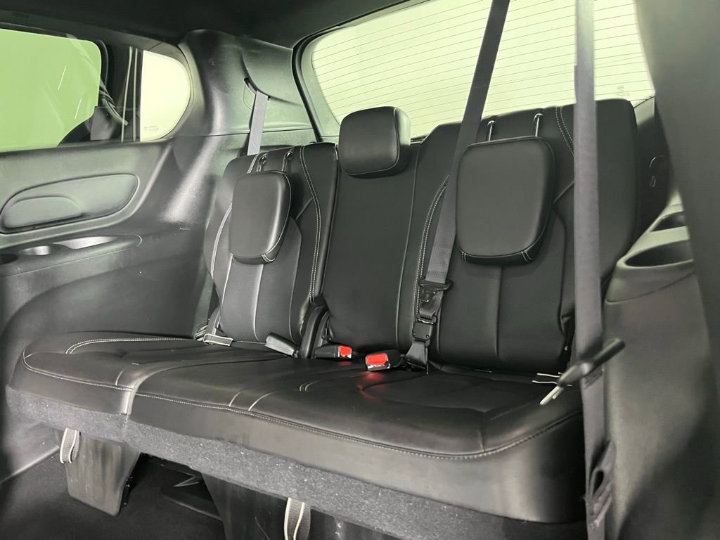 Used 2025 Chrysler Pacifica Select image 32