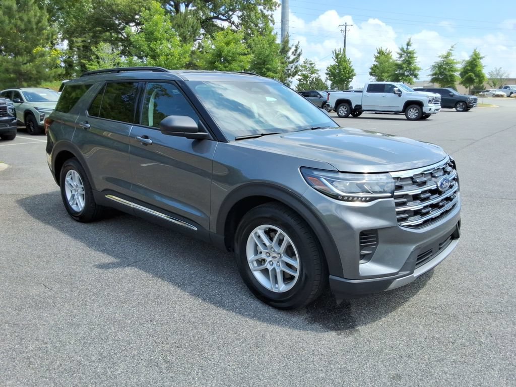 Used 2025 Ford Explorer Active RWD video 3