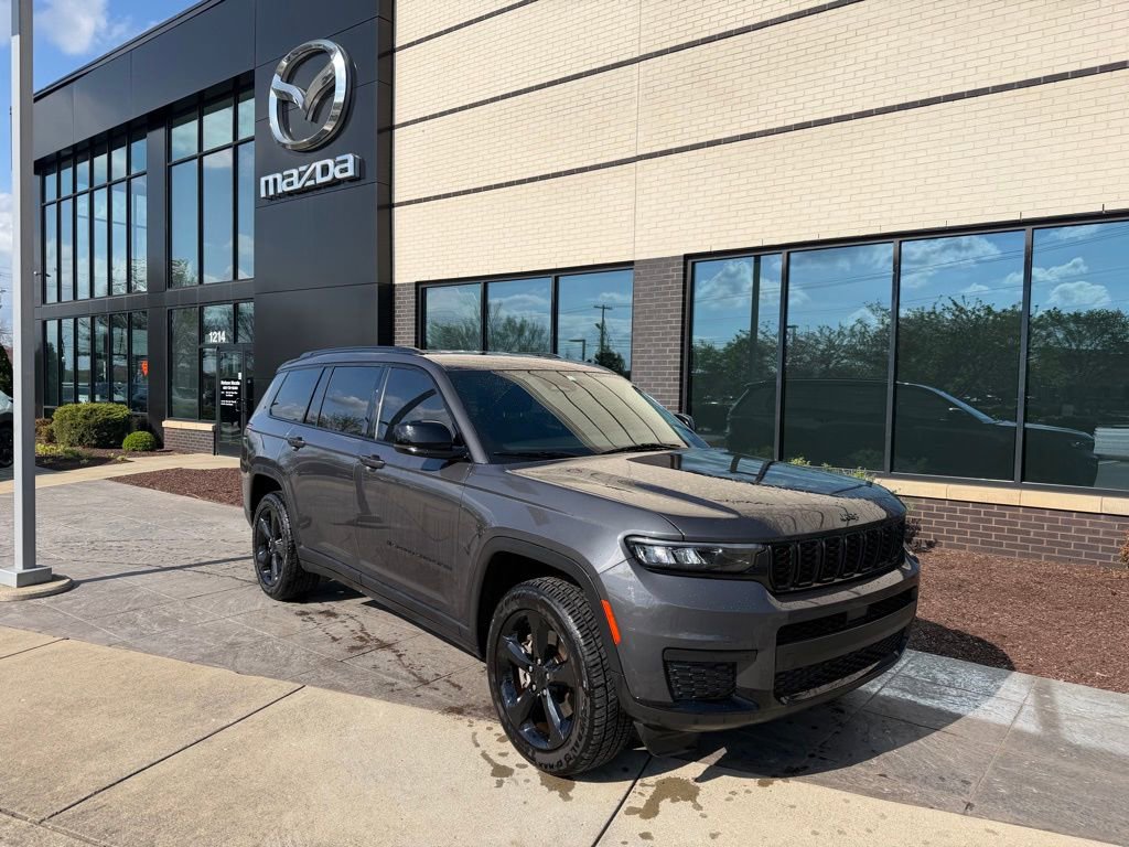 Used 2023 Jeep Grand Cherokee L Laredo image 1