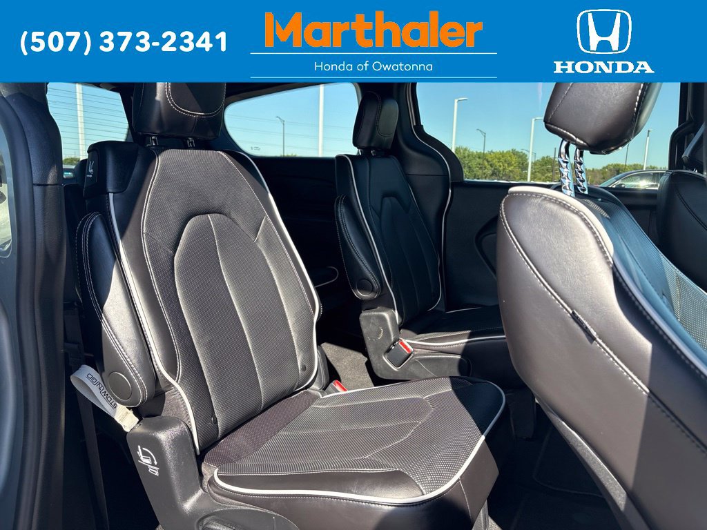 Used 2026 Chrysler Pacifica Limited FWD image 18