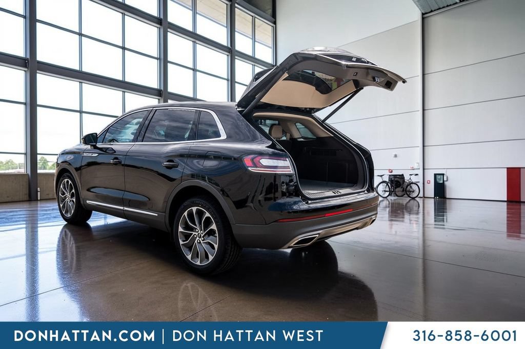 Used 2022 Lincoln Nautilus Reserve AWD/4WD image 31