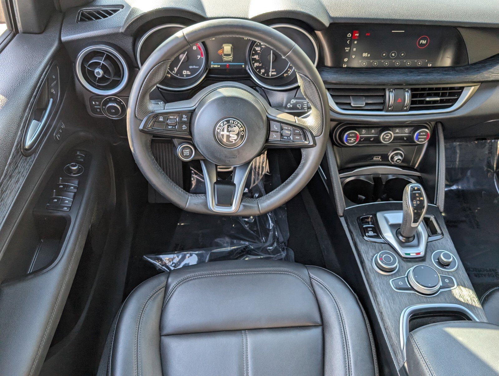 Used 2023 Alfa Romeo Stelvio Sprint image 11