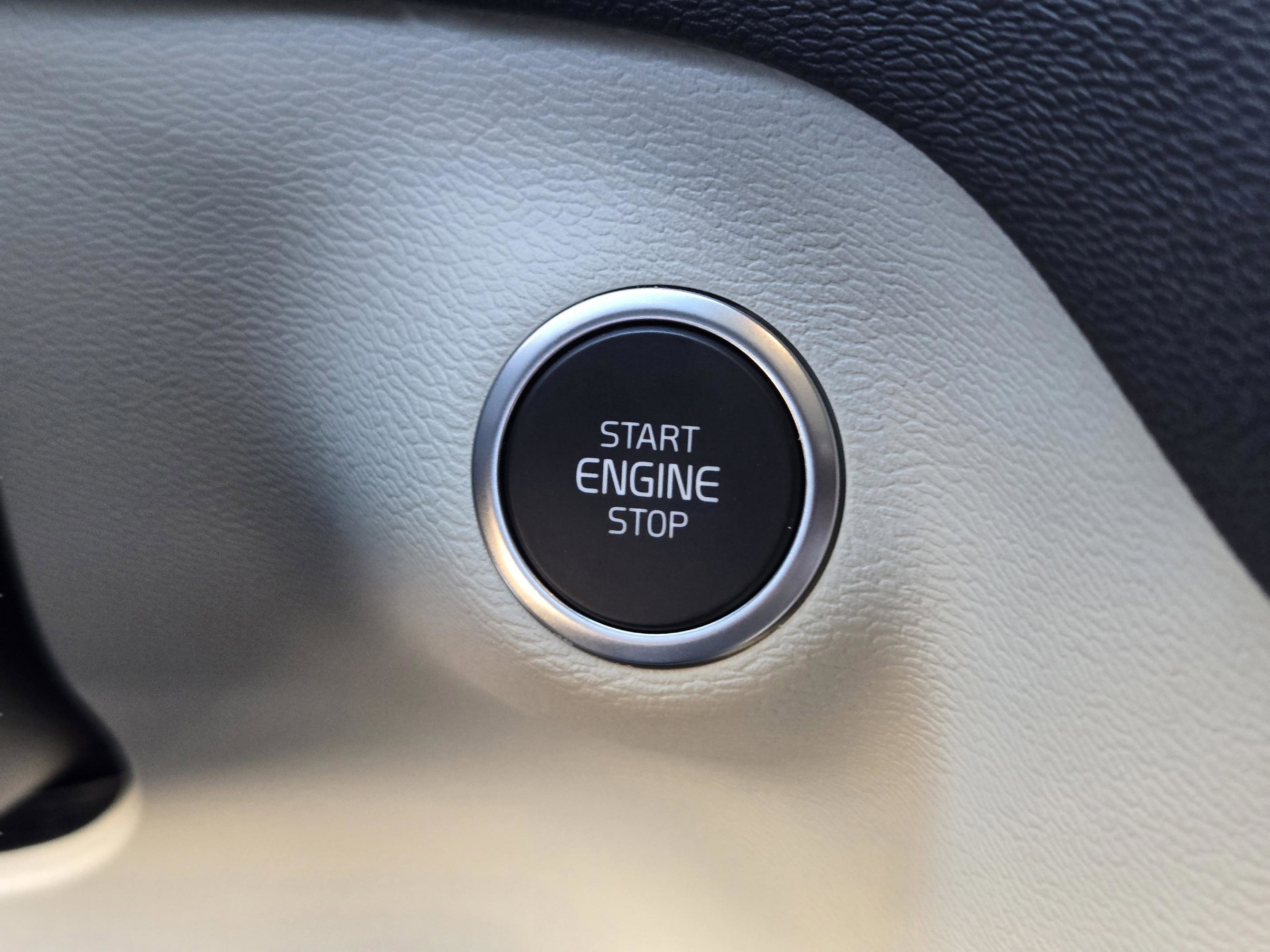 Used 2026 Volvo XC40 B5 Plus w/ Protection Package Premier image 19