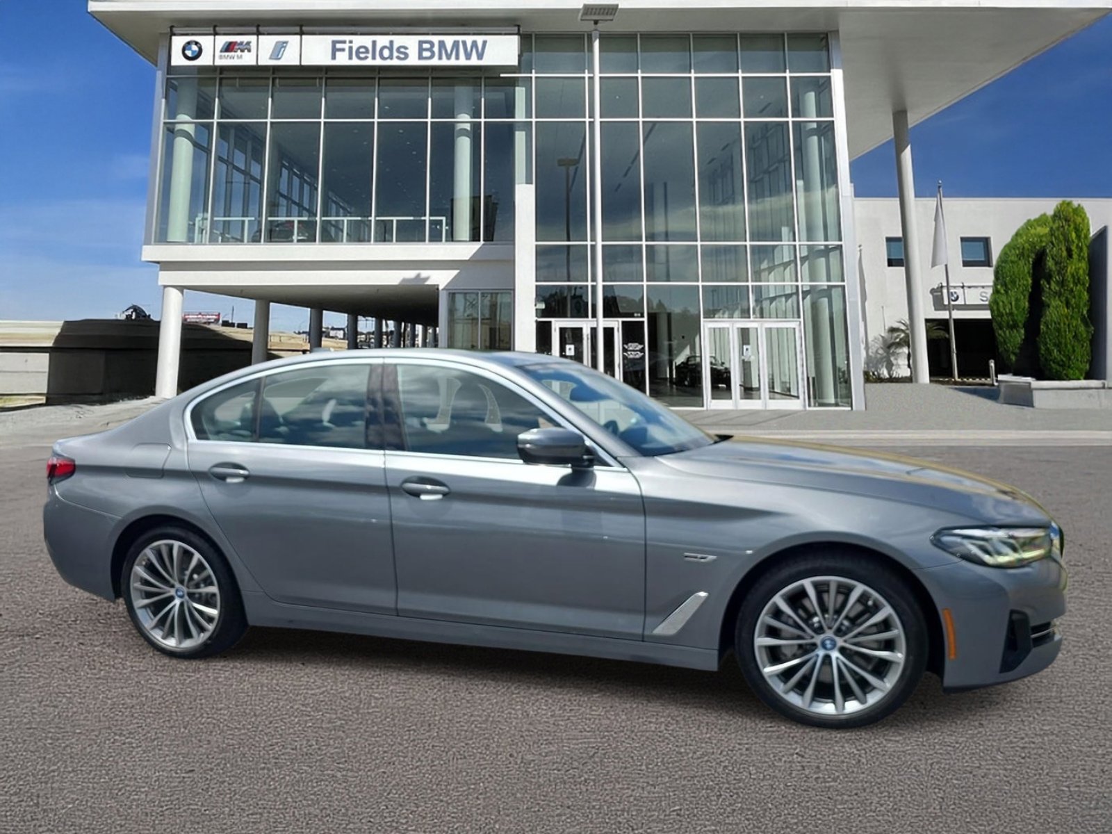 Used 2023 BMW 530e w/ Premium Package RWD image 1
