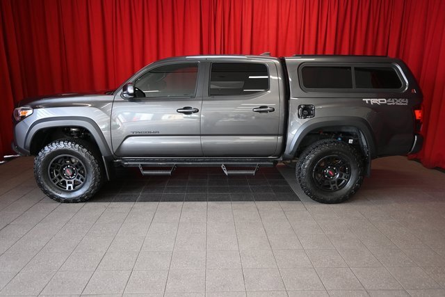 Used 2018 Toyota Tacoma TRD Off-Road image 2