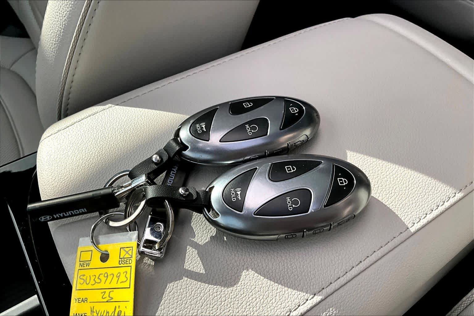 Used 2025 Hyundai Tucson Limited AWD/4WD image 15