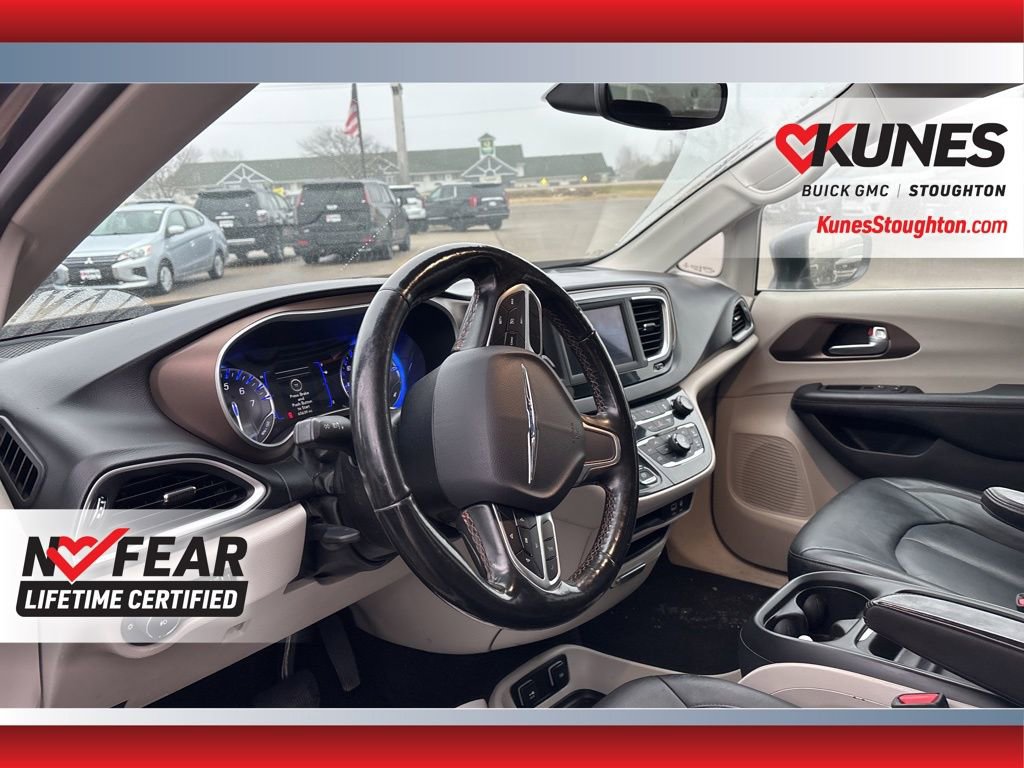 Used 2019 Chrysler Pacifica Touring-L image 8