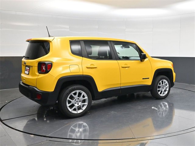 Used 2023 Jeep Renegade Latitude image 3