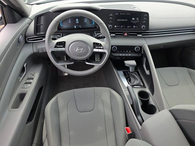 Certified 2025 Hyundai Elantra Sport image 3
