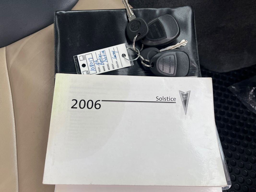 Used 2006 Pontiac Solstice w/ Premium Package image 26