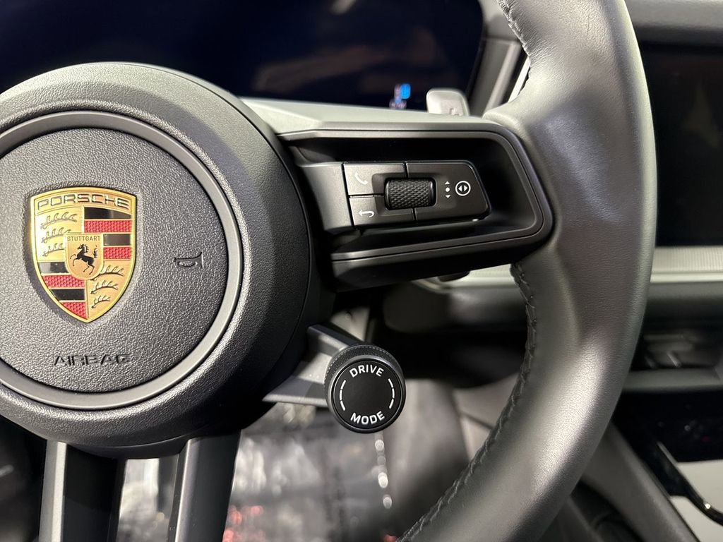 Certified 2025 Porsche Cayenne image 38
