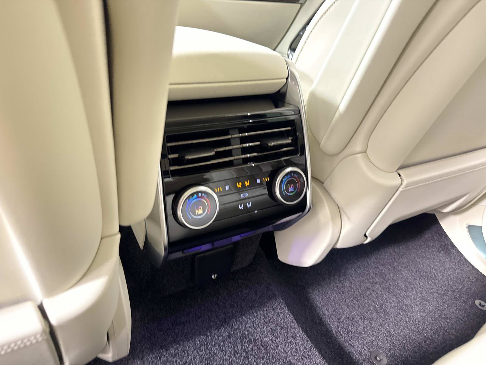 New 2026 Land Rover Range Rover SE AWD/4WD image 14