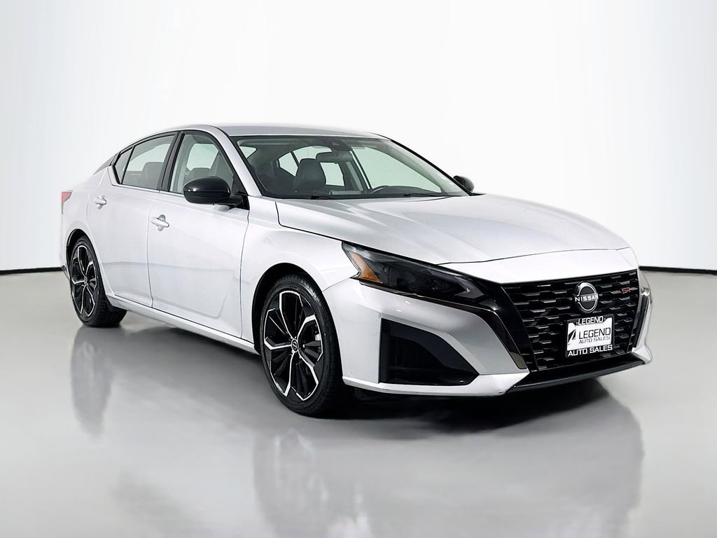 Used 2023 Nissan Altima 2.5 SR FWD image 3