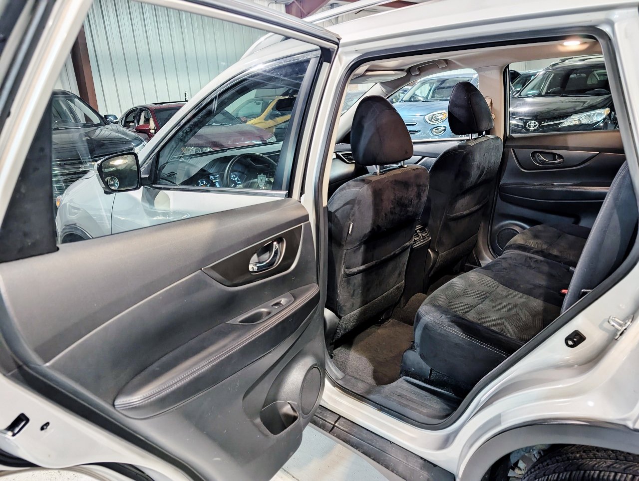Used 2015 Nissan Rogue SV w/ SV Premium Package image 22