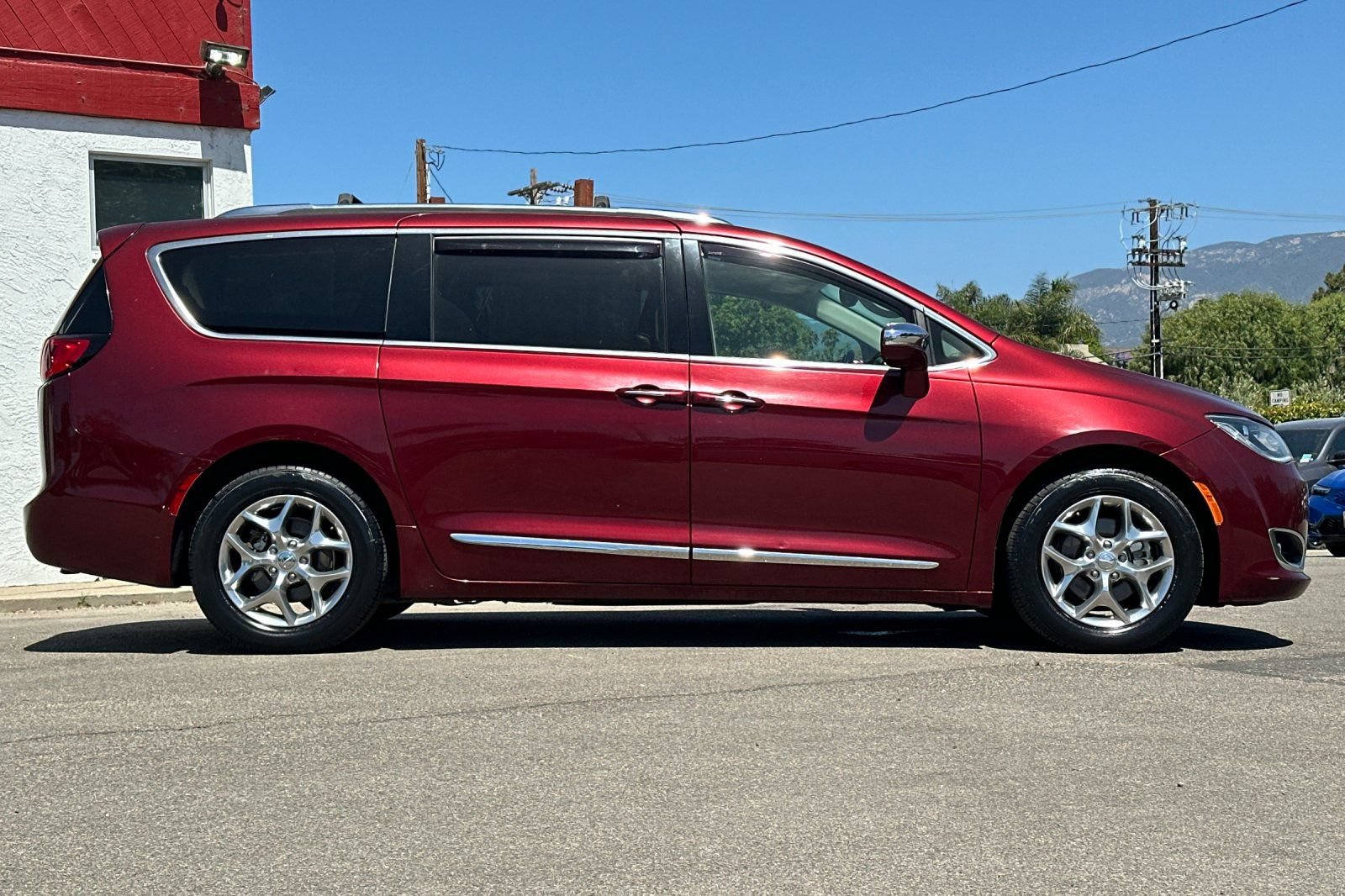Used 2018 Chrysler Pacifica Limited FWD image 3