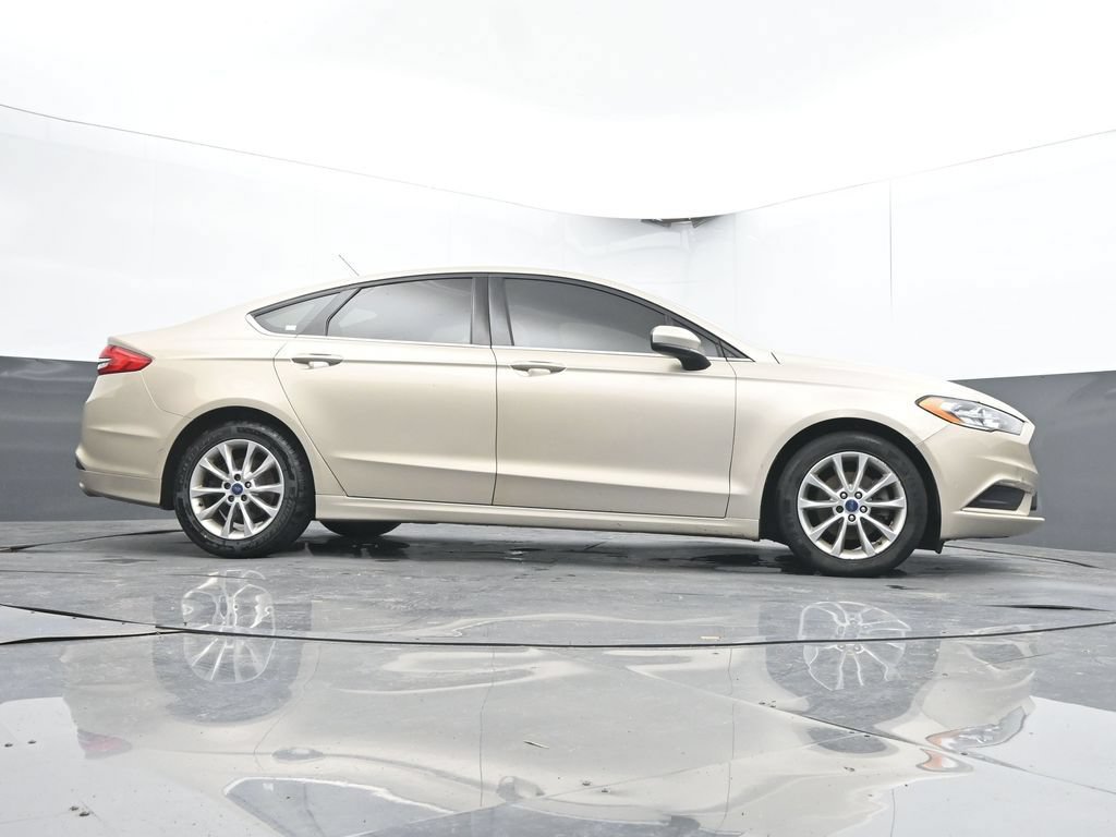 Used 2017 Ford Fusion SE FWD image 26